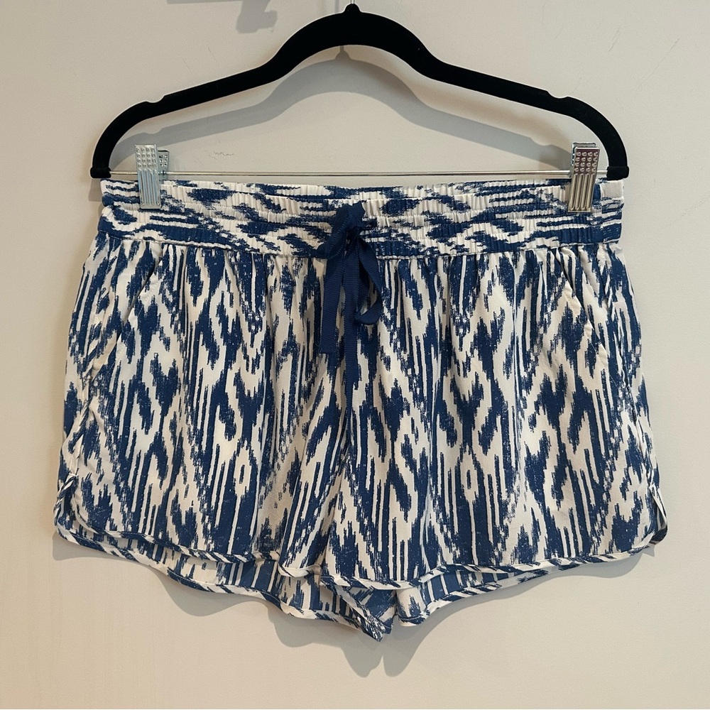 Joie Layana Blue and White Ikat Print Silk Shorts, Size Medium, EUC